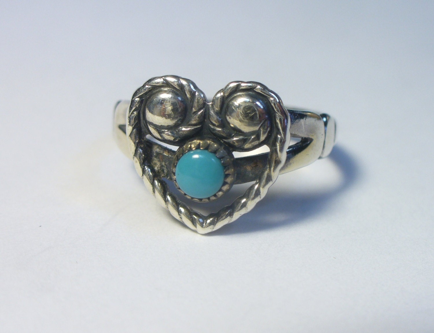 Vintage Ring Aus Sterlingsilber Mit Herz Und Blauem Türkis - Bell Trading Co Größe 7 Vintage Ring Aus Sterlingsilber Mit Herz Und Blauem Türkis - Bell Trading Co Größe 7 von karunadesigns