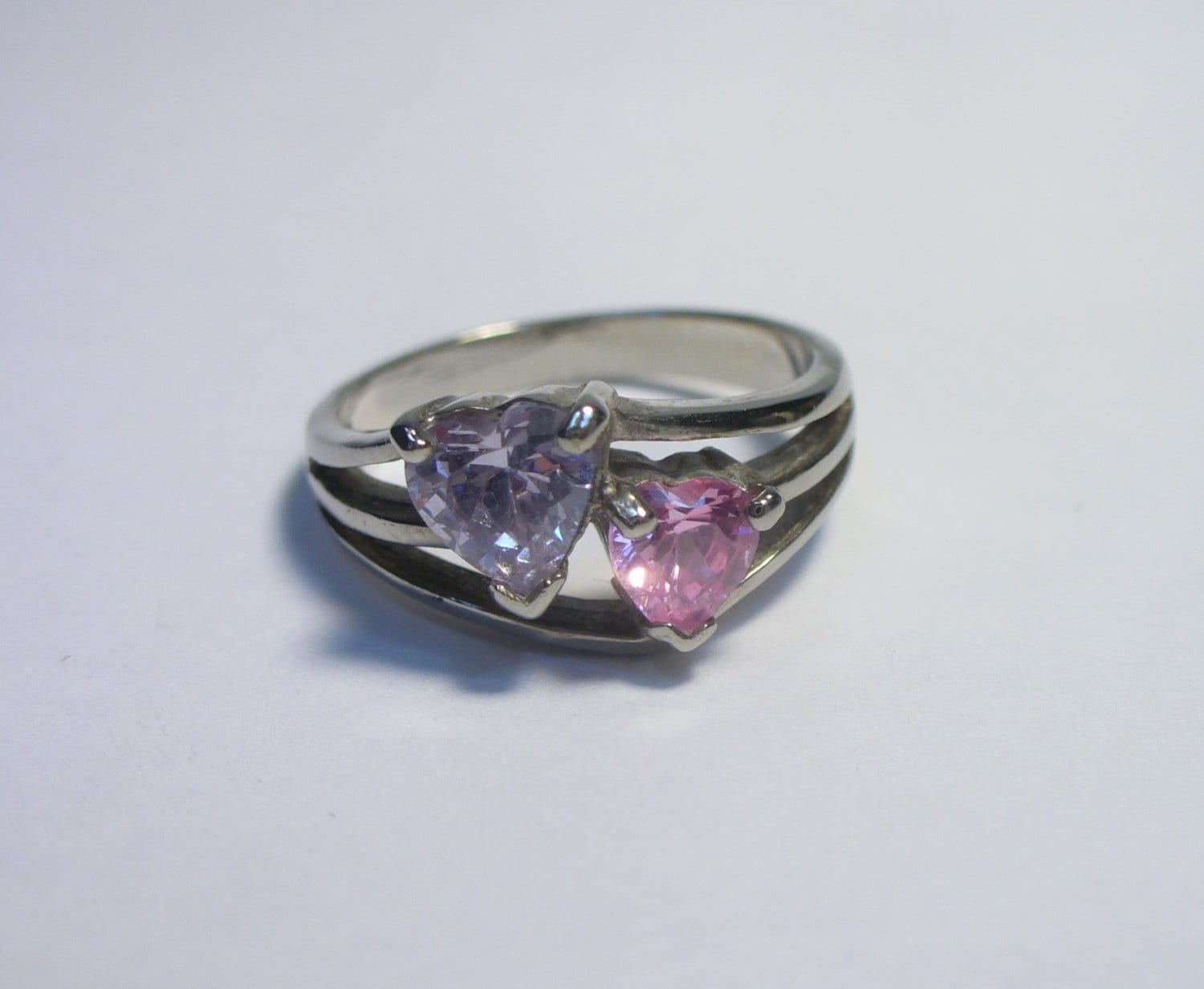 Vintage Rosa Herz Cz Sterling Silber Ring - Facettierter Zirkon Größe 7-1/4 Vintage Rosa Herz Cz Sterling Silber Ring - Facettierter Zirkon Größe 7-1/4 von karunadesigns