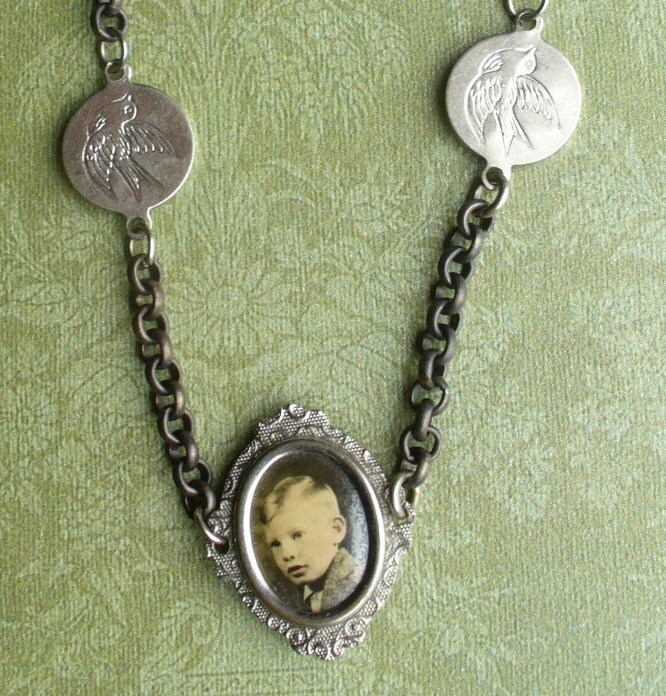 Vintage Silber/Schwarz 17" Foto & Vogel Halskette - Rekonstruierte Ooak Handgefertigt Vintage Silber/Schwarz 17" Foto & Vogel Halskette - Rekonstruierte Ooak Handgefertigt von karunadesigns