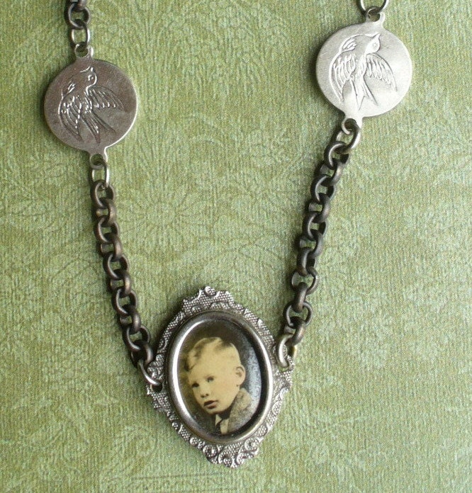 Vintage Silber/Schwarz 17" Foto & Vogel Halskette - Rekonstruierte Ooak Handgefertigt Vintage Silber/Schwarz 17" Foto & Vogel Halskette - Rekonstruierte Ooak Handgefertigt von karunadesigns