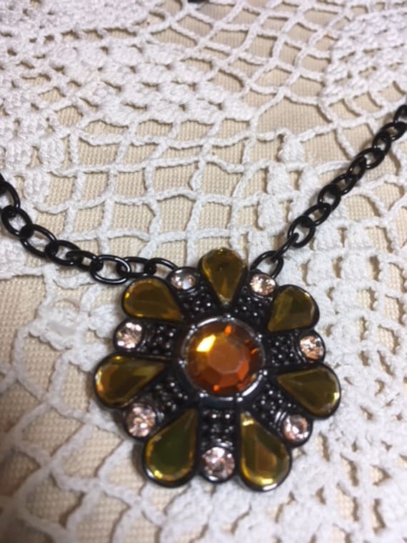 Anhänger An Schwarzer Kette Rund Drei Farben Und Formen Von Steinen Champagner Citrin Topaz Verstellbar Anhänger An Schwarzer Kette Rund Drei Farben Und Formen Von Steinen Champagner Citrin Topaz Verstellbar von kastex