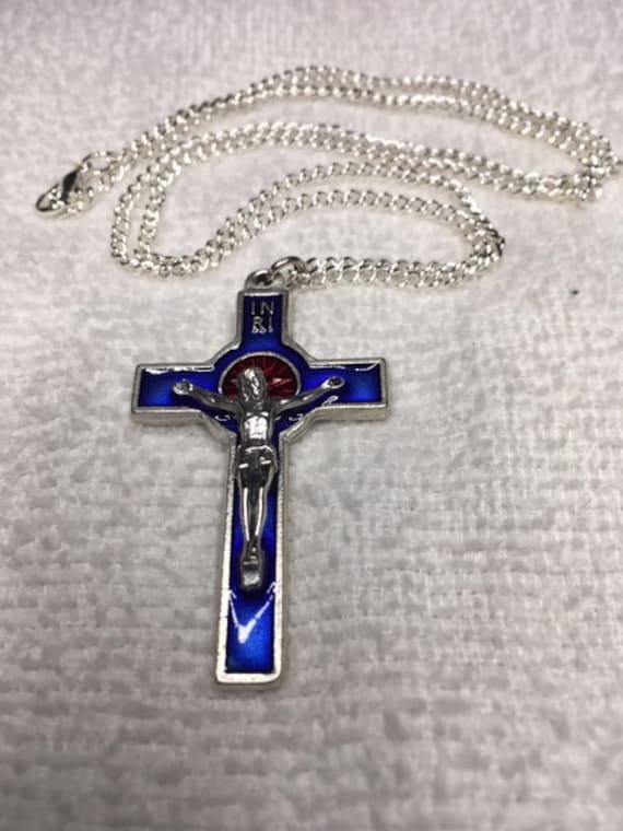 Kreuz Halskette Doppelseitig Blau Und Rot Emaille Kruzifix Silber Auf Edelstahl Kette Kreuz Halskette Doppelseitig Blau Und Rot Emaille Kruzifix Silber Auf Edelstahl Kette von kastex