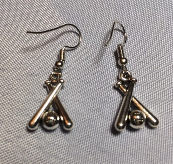 Ohrringe Baseball Diese Gekreuzten Baseballschläger Mit Ball Silver Dangle von kastex