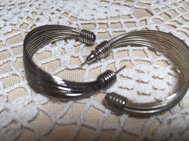 Ohrringe Silber Draht Offene Reifen Vintage Familienstück Ohrringe Silber Draht Offene Reifen Vintage Familienstück von kastex