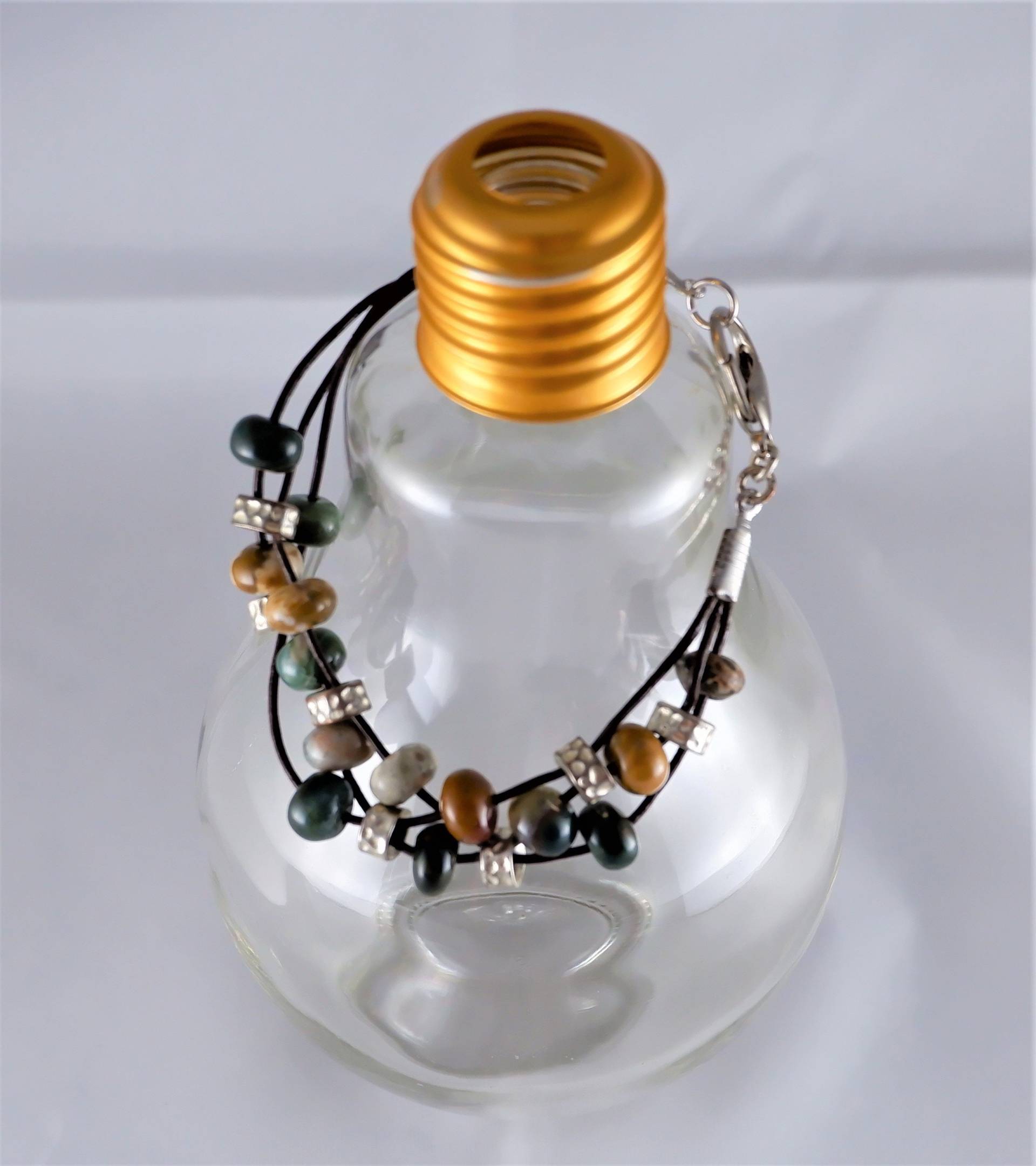 Gewebtes Lederarmband Mit Achatstein, Silberperlen Und Karabinerverschluss von katailjewelry