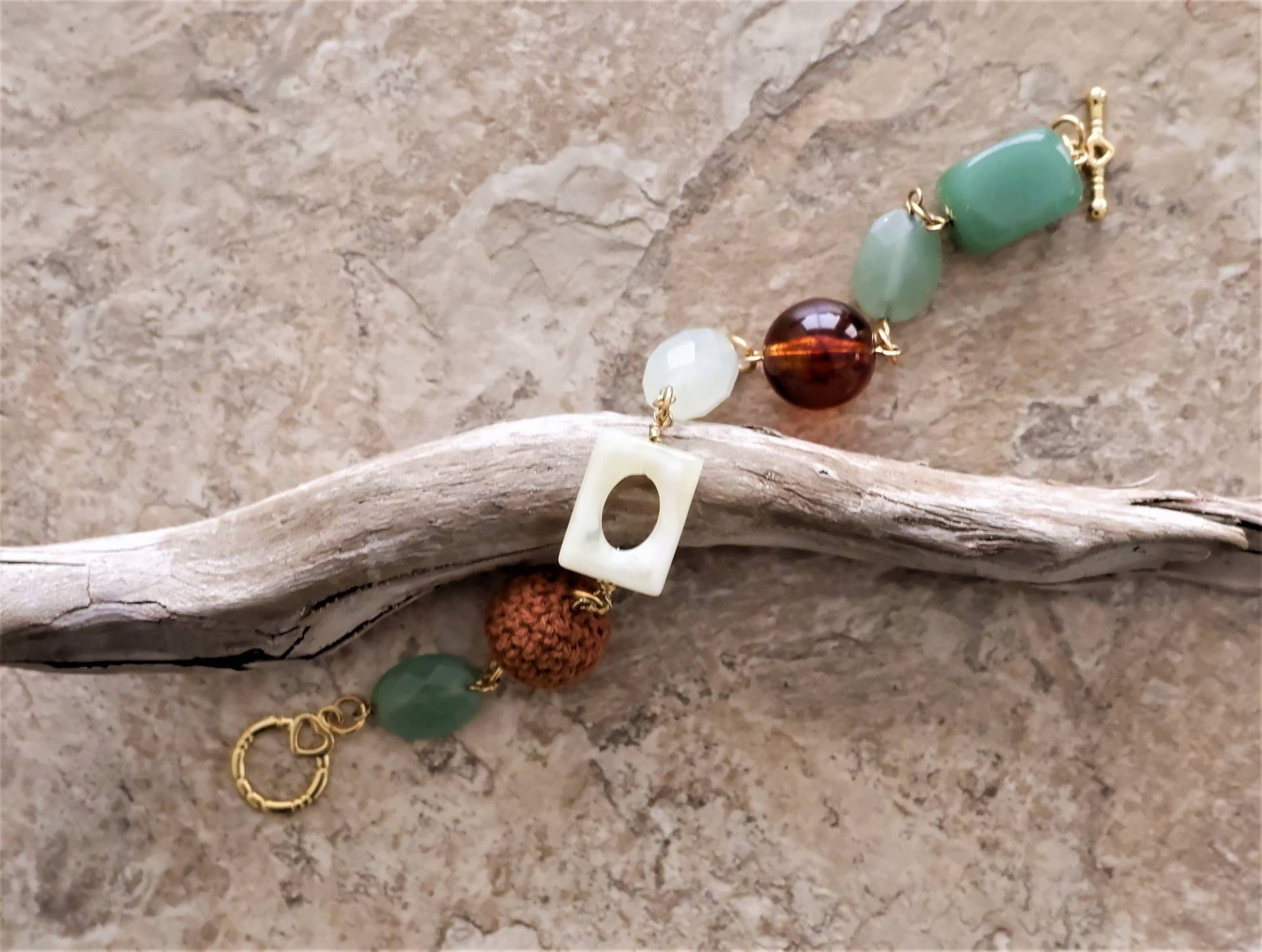 Stein, Glas, Stoff Und Gold Armband - Neu Erfundene Serie Stein, Glas, Stoff Und Gold Armband - Neu Erfundene Serie von katailjewelry