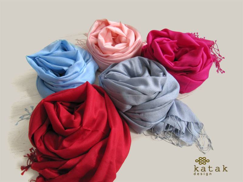 Damenschal Aus Wolle Und Seide, Einfarbiger Sommerschal von katakdesign