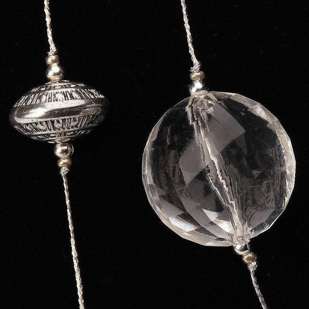 Lange Halskette Lucite Und Silber Bali Perlenkette An Silberkordel von katandbear