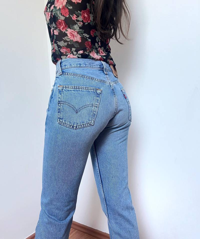 Levis 501 Vintage/W26 L30 Hellblau Waschen 90S Jeans Straight Leg Red Tab Levis 501 Vintage/W26 L30 Hellblau Waschen 90S Jeans Straight Leg Red Tab von katapultstorevintage