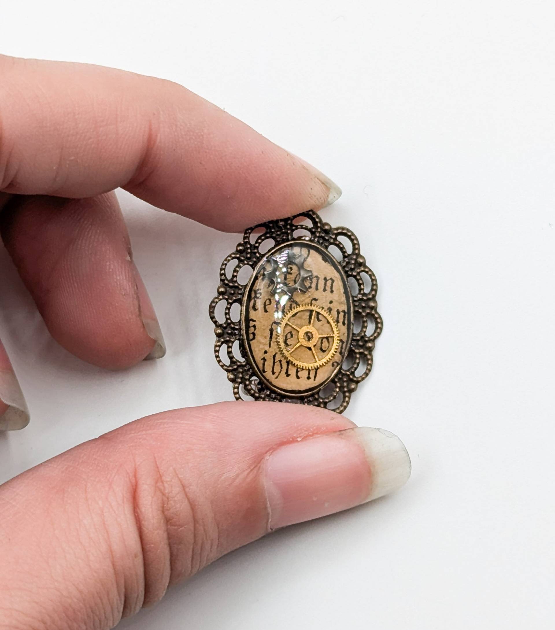 Kleine Steampunk Uhrwerk Brosche Kleine Steampunk Uhrwerk Brosche von katarinanavane
