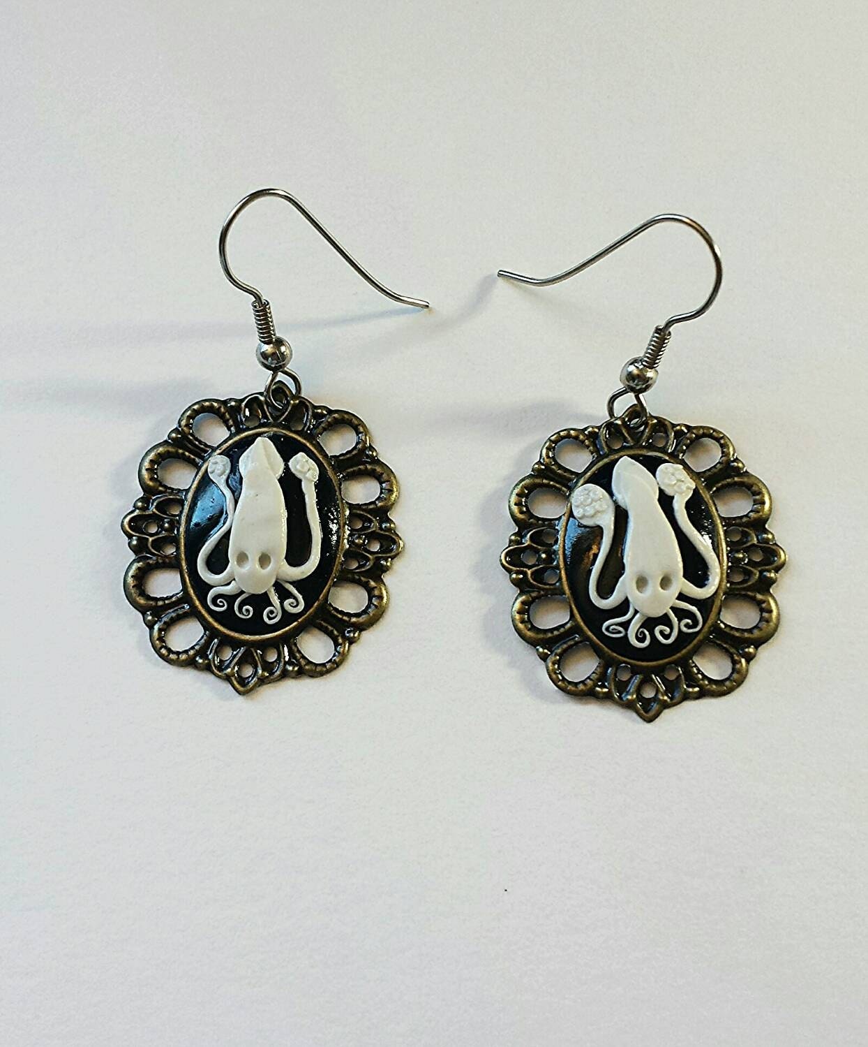 Tintenfisch Cameo Ohrringe Tintenfisch Cameo Ohrringe von katarinanavane