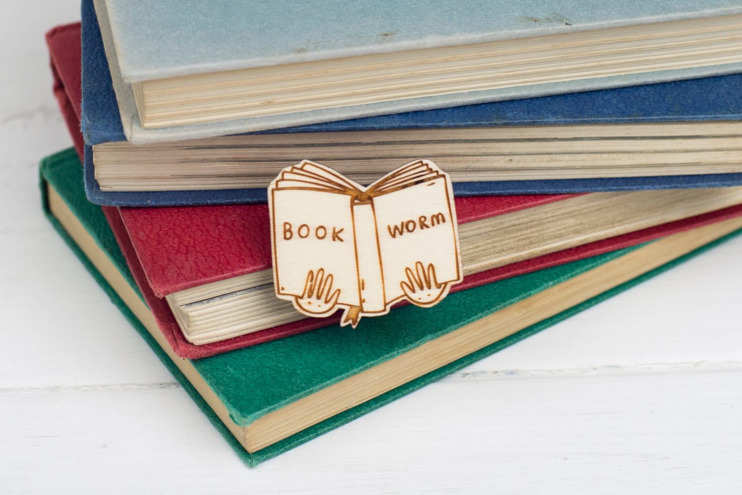 Bücherwurm Brosche Aus Holz von kateslittlestore