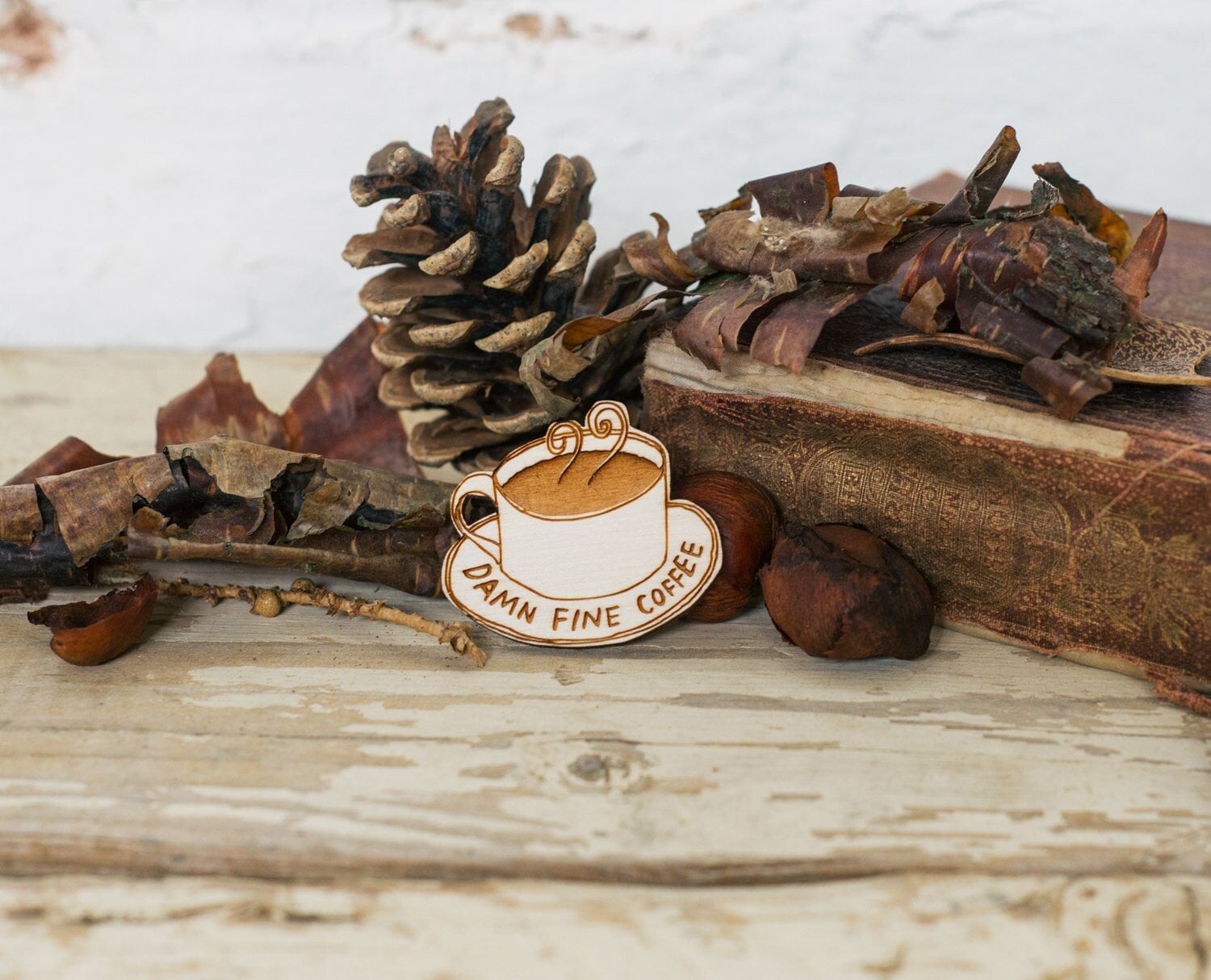 Twin Peaks Brosche Verflixt Feiner Kaffee, Laser Cut Sperrholz Anstecknadel von kateslittlestore