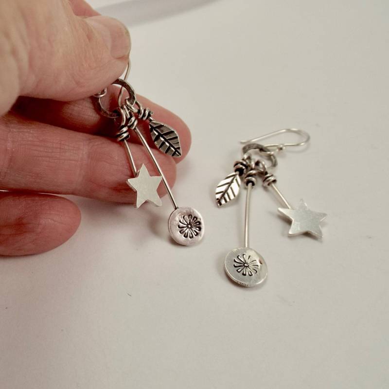 Stern, Blatt Und Blume Ohrringe, Gehämmerte Sterling Creolen Mit Baumeln Stern, Blatt Und Blume Ohrringe, Gehämmerte Sterling Creolen Mit Baumeln von katherinefathisilver