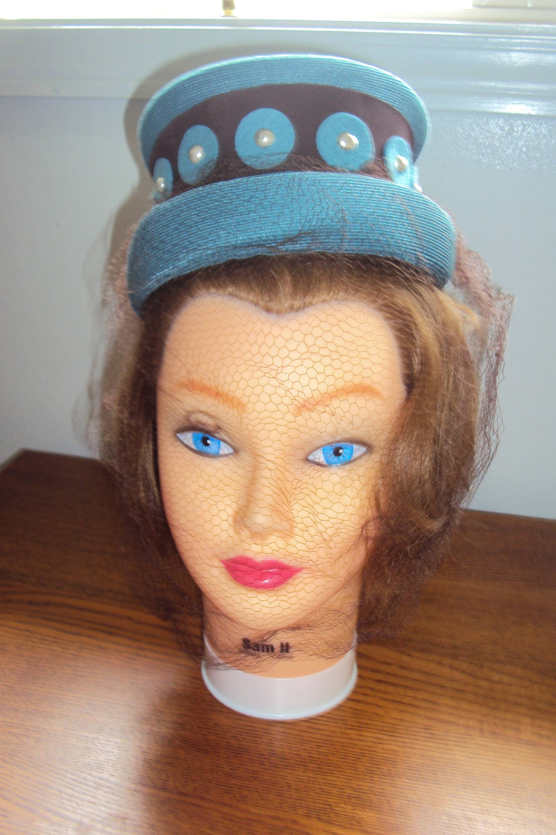 Mid Century Damen Türkis/Braun Pillbox Hut Mit Schleier/ Braut/Party/Cocktail Mützen/Sommer Stroh Mützen/Birdcage Mützen/Aqua Blue Hat von kathysfuncreations