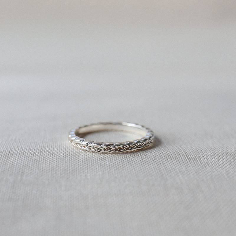 Harper Schlank ~ Geflochtener Silberring Harper Schlank ~ Geflochtener Silberring von katieboyleshop