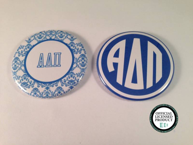 Alpha Delta Pi Monogramm Taschenspiegel, Flaschenöffner Schlüsselringe Und Magnete Alpha Delta Pi Monogramm Taschenspiegel, Flaschenöffner Schlüsselringe Und Magnete von katiefavors