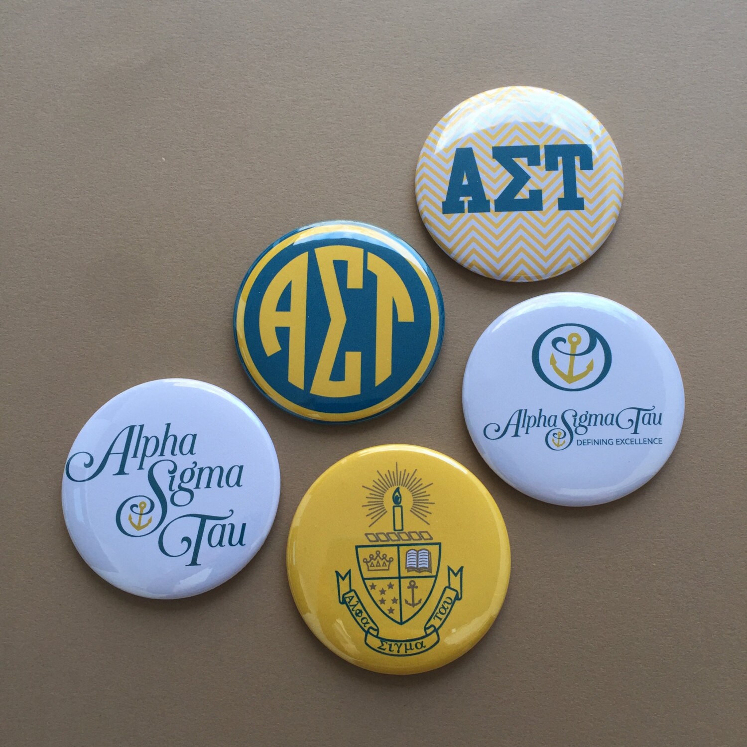 Alpha Sigma Tau Flaschenöffner Schlüsselanhänger, Taschenspiegel Und Magnete von katiefavors
