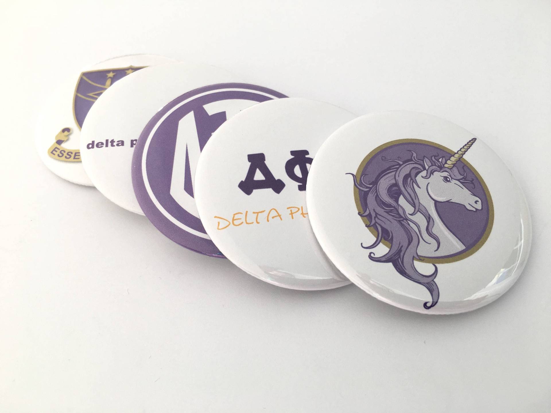 Delta Phi Epsilon Taschenspiegel Und Magnete von katiefavors