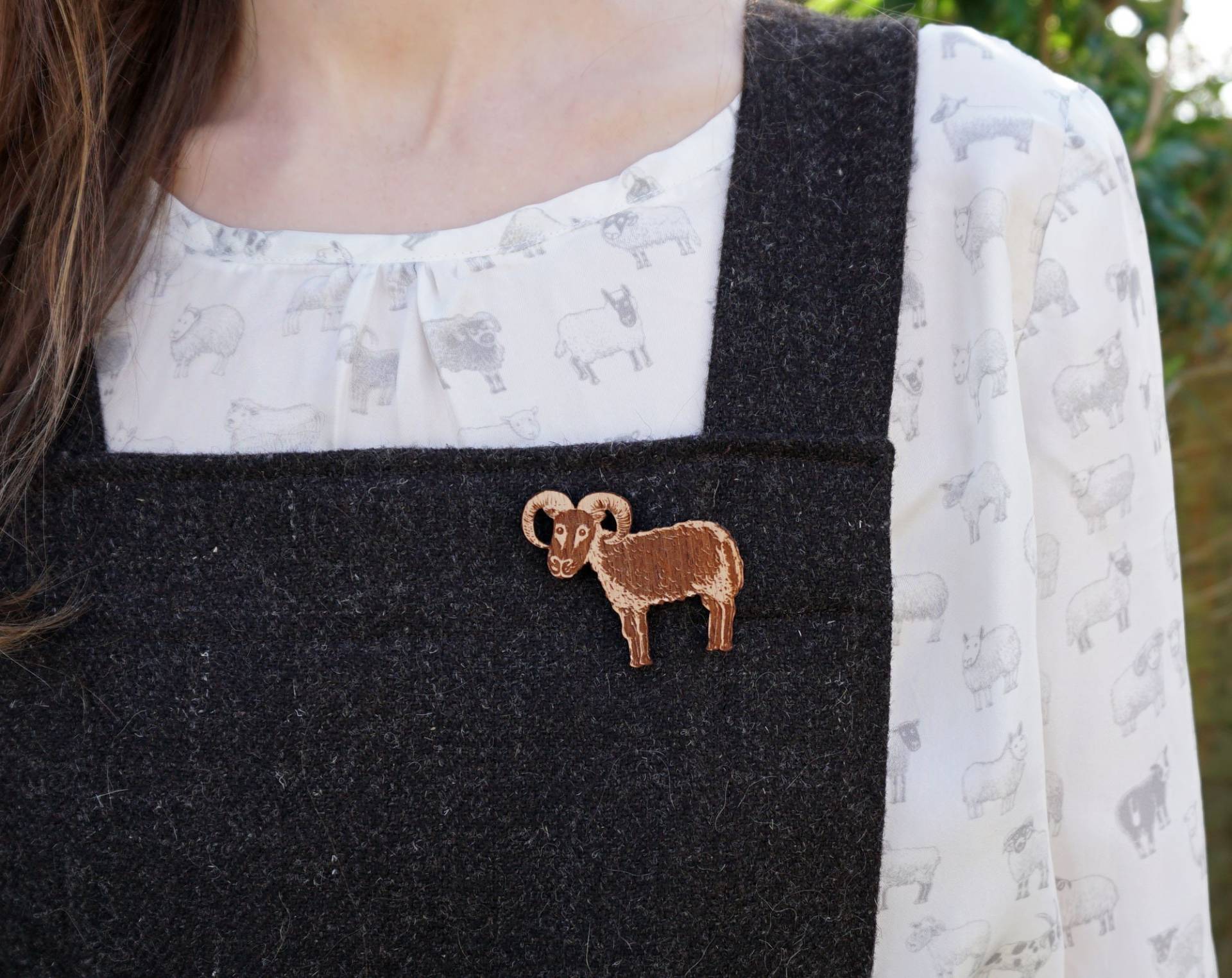 Soay Schaf - Brosche Aus Holz Soay Schaf - Brosche Aus Holz von katiegreen