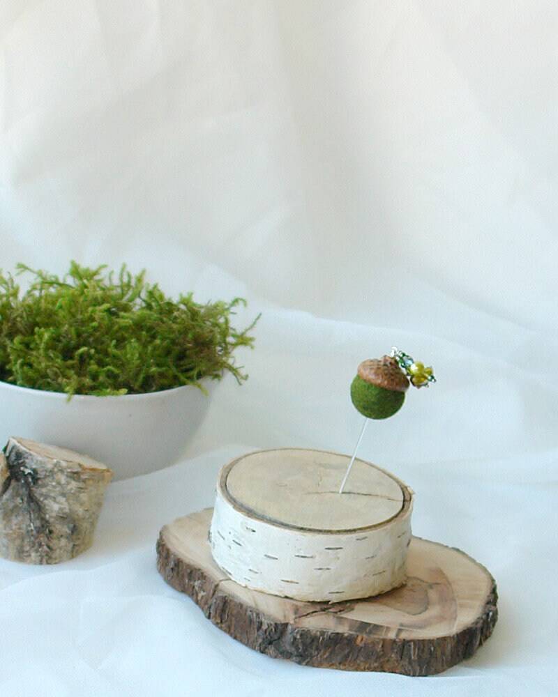 Eichel Brosche, Filz Moosgrün Eichel, Boutonniere, Natürliche Echte Kappe, Bräutigam Pin, Herbst Waldland Hochzeit Accessoire Eichel Brosche, Filz Moosgrün Eichel, Boutonniere, Natürliche Echte Kappe, Bräutigam Pin, Herbst Waldland Hochzeit Accessoire von katinytis