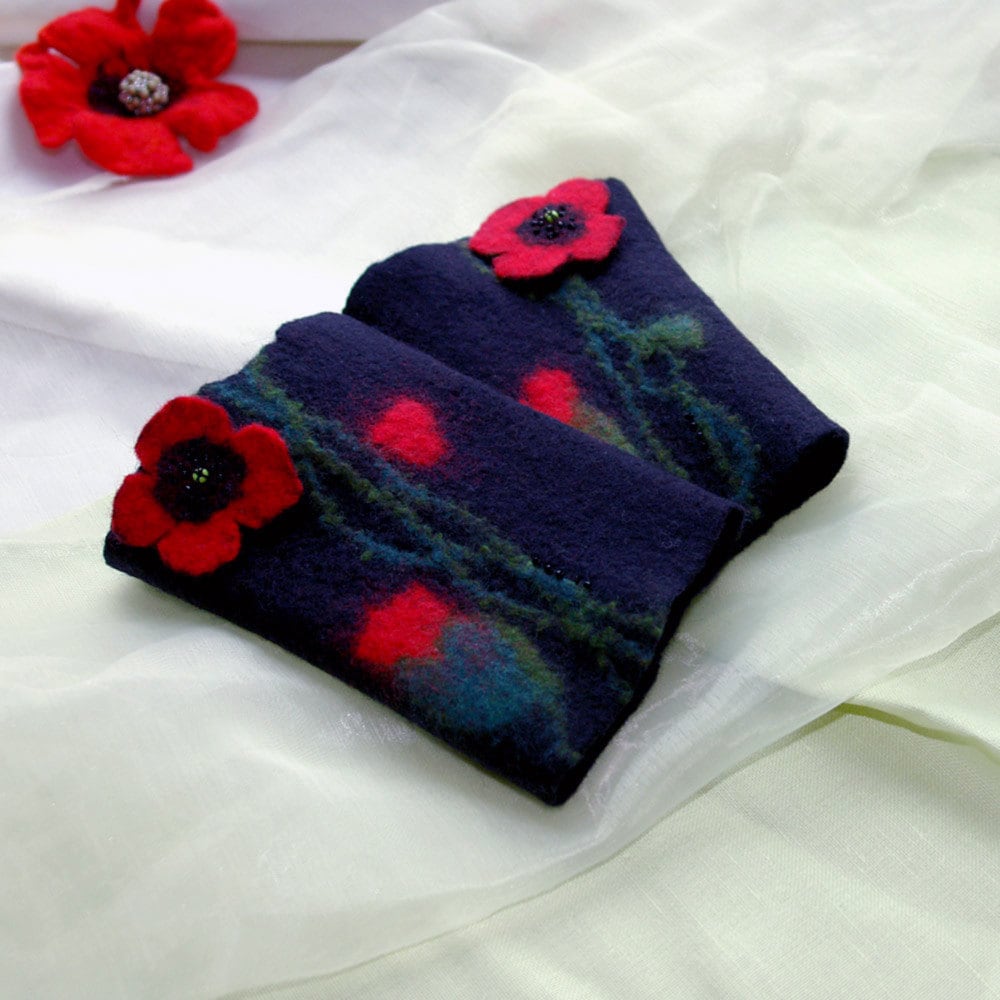 Filz Pulswärmer-Rote Mohnblume Sing, Handgefilzte Pulswärmer, Fingerlose Handschuhe, Manschetten, Schwarz Mit Roter Mohnblume, Auf Bestellung Filz Pulswärmer-Rote Mohnblume Sing, Handgefilzte Pulswärmer, Fingerlose Handschuhe, Manschetten, Schwarz Mit Roter Mohnblume, Auf Bestellung von katinytis