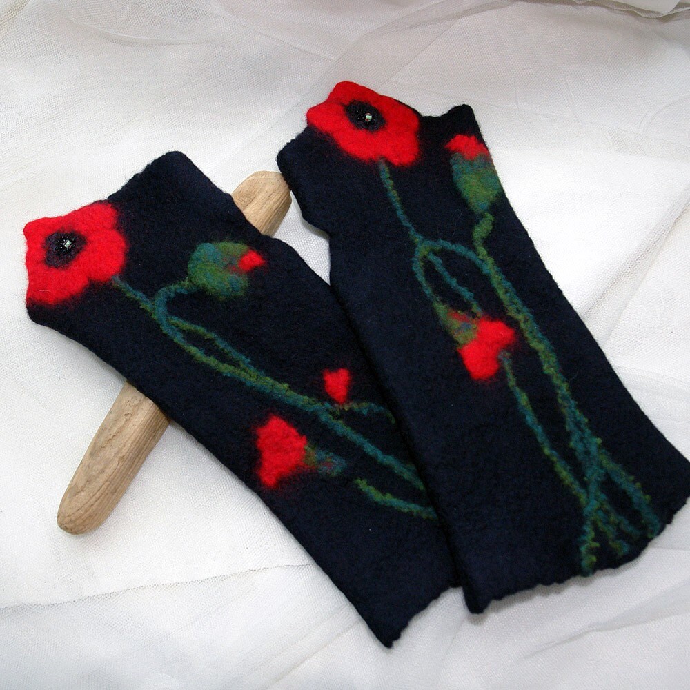 Handgefilzte Pulswärmer, Fingerlose Handschuhe Aus Filz - Roter Mohn Auf Bestellung Gefilzte Manschetten Handgefilzte Pulswärmer, Fingerlose Handschuhe Aus Filz - Roter Mohn Auf Bestellung Gefilzte Manschetten von katinytis