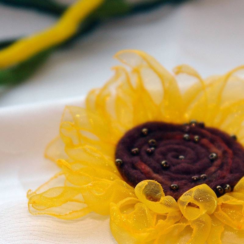 Sonnenblume Brosche, Stoff Blume Pin, Gelbe Organza Filzblume, Filz Sonnenblume, Gelb Braune Stoffblume Sonnenblume Brosche, Stoff Blume Pin, Gelbe Organza Filzblume, Filz Sonnenblume, Gelb Braune Stoffblume von katinytis
