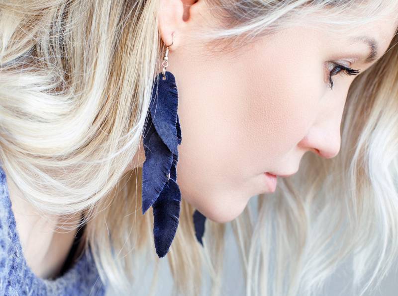 Dunkelblaue Wildleder Ohrringe Für Frauen, Boho Ohrringe, Leichte Handgemachte Statement Weihnachtsgeschenk Sie von katrinshine