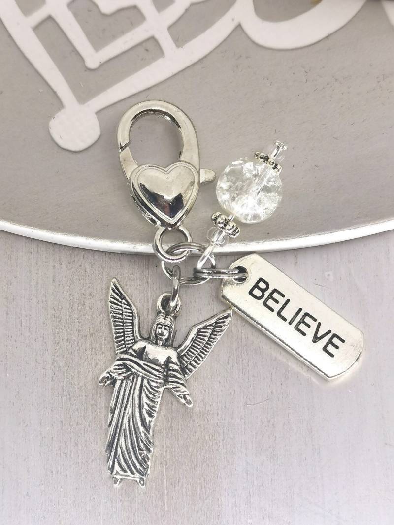 Believe Angel Clip On | Inspirierendes Geschenk Erzengel Uriel Anhänger Clip-Anhänger Für Die Handtasche Taschenanhänger Mit 882 von katscharms