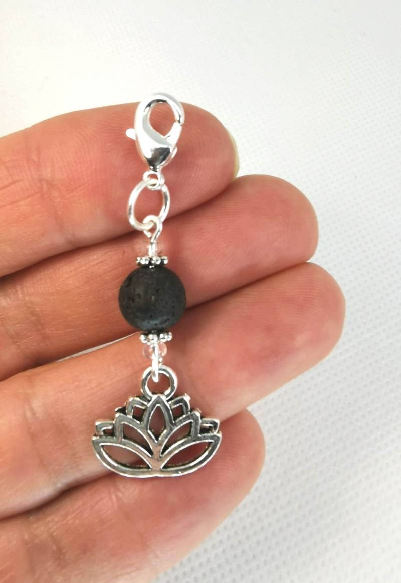 Lava Diffusor Anhänger Charme - 8mm Lotus Clip Auf Charms Yoga Scc274 Lava Diffusor Anhänger Charme - 8mm Lotus Clip Auf Charms Yoga Scc274 von katscharms