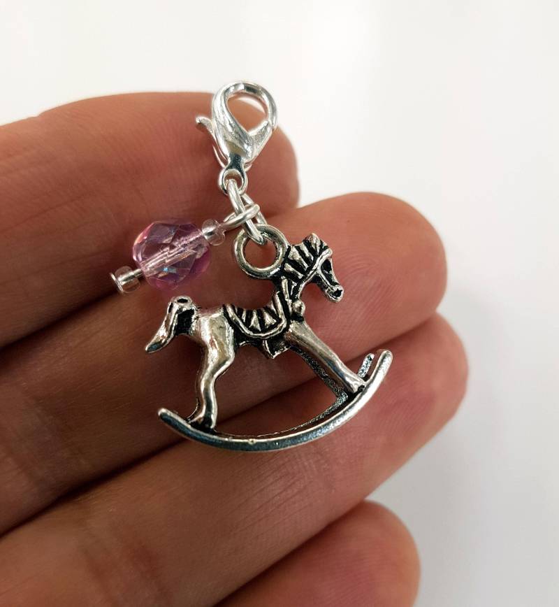 New Baby Clip-Anhänger | Schaukelpferd Clip Charm Planer Anhänger Taschenclip Clip-Geldbörsen-Charm Clip-Reissverschlussanhänger Scc402 von katscharms