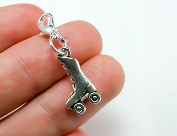 Rollschuh Anhänger. Doppelseitiger Skate Schlüsselanhänger Charm. Scc108 von katscharms