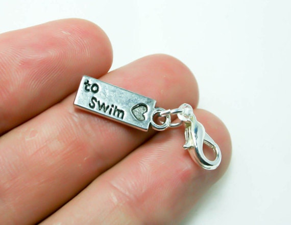 Schwimmen-Liebhaber-Charme. Schwimmen Charme. Niedlicher Clip On Anhänger Für Schwimmer. Scc393 von katscharms