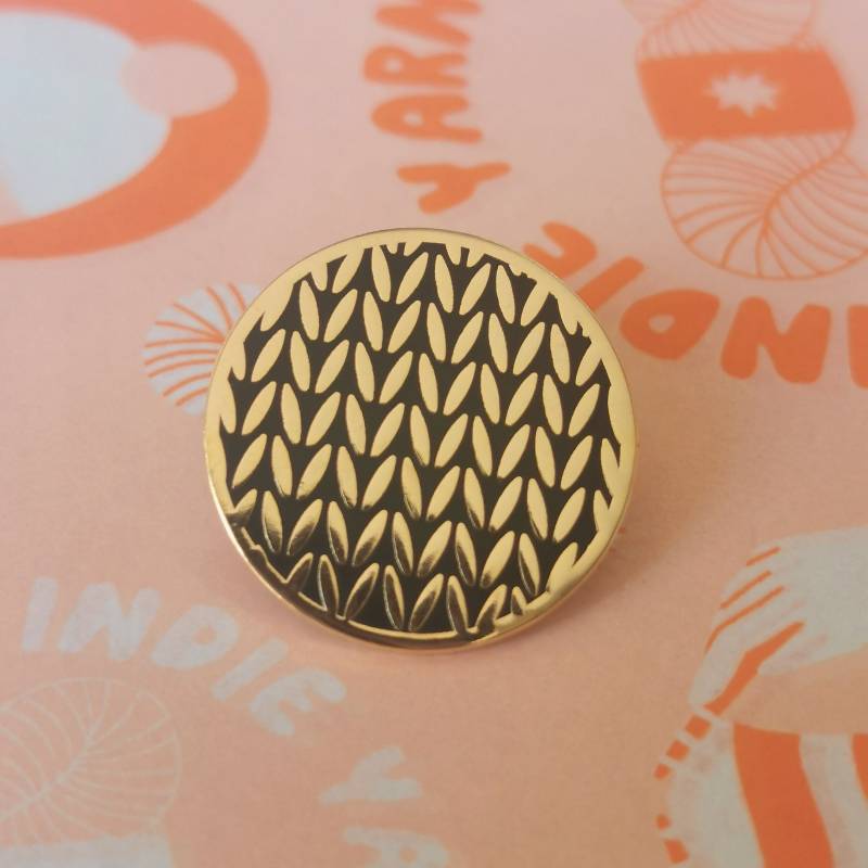 Strickstich Abstrakter Stockinette Emaille Pin Von Katy Stevens Studio | Indie Yarn Club von katystevensstudio