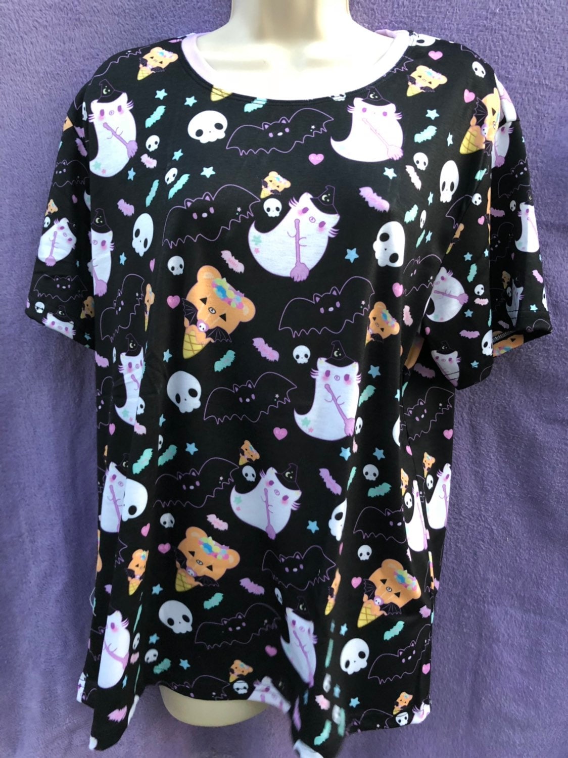 Halloween Süßigkeiten Shirt, Fledermaus T-Shirt, Pastell Goth Kürbis Eistüte Bär, T-Shirt von kawaiigoods