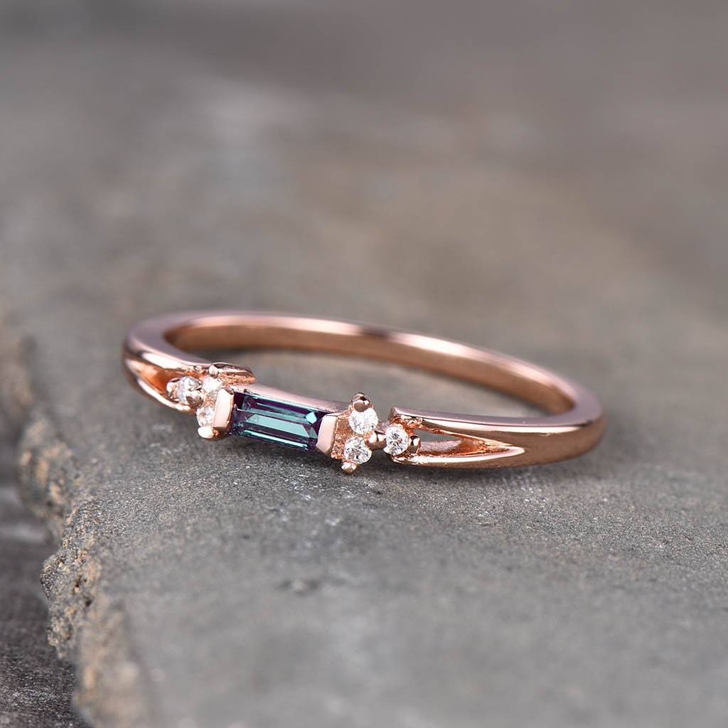 Baguette Alexandrit Ring, Ehering, Rosegold Zierliche Juni Geburtsstein Jahrestag Geschenk von kbestdesign