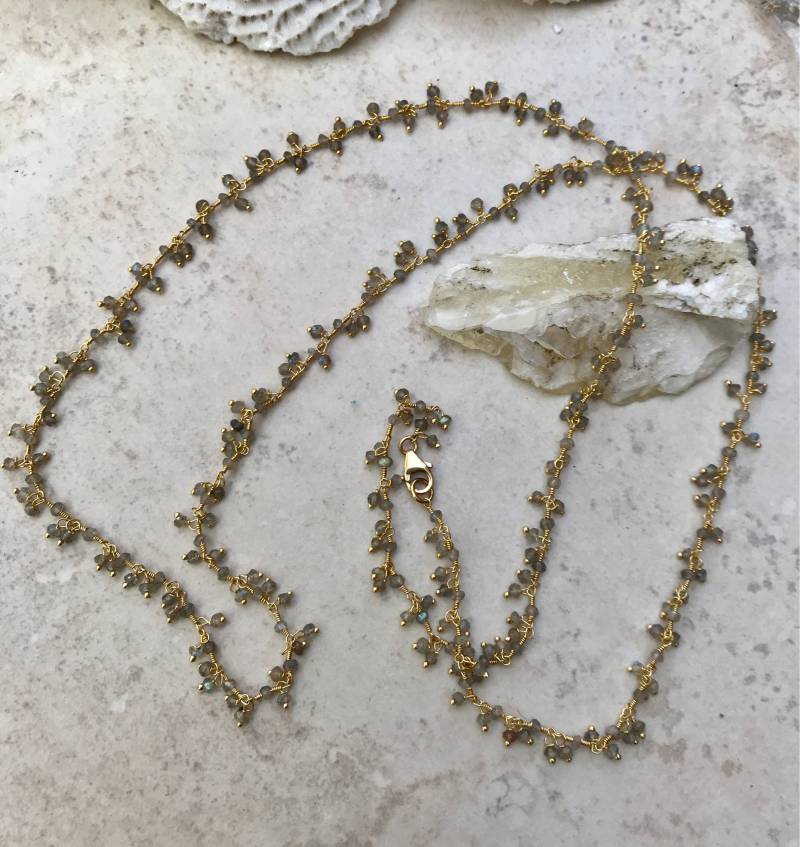 Lange Gold Gefüllt Schichtung Halskette Mit Winzigen Baumelnden Facettierten Labradorit Edelsteine Lange Gold Gefüllt Schichtung Halskette Mit Winzigen Baumelnden Facettierten Labradorit Edelsteine von kcladyfish