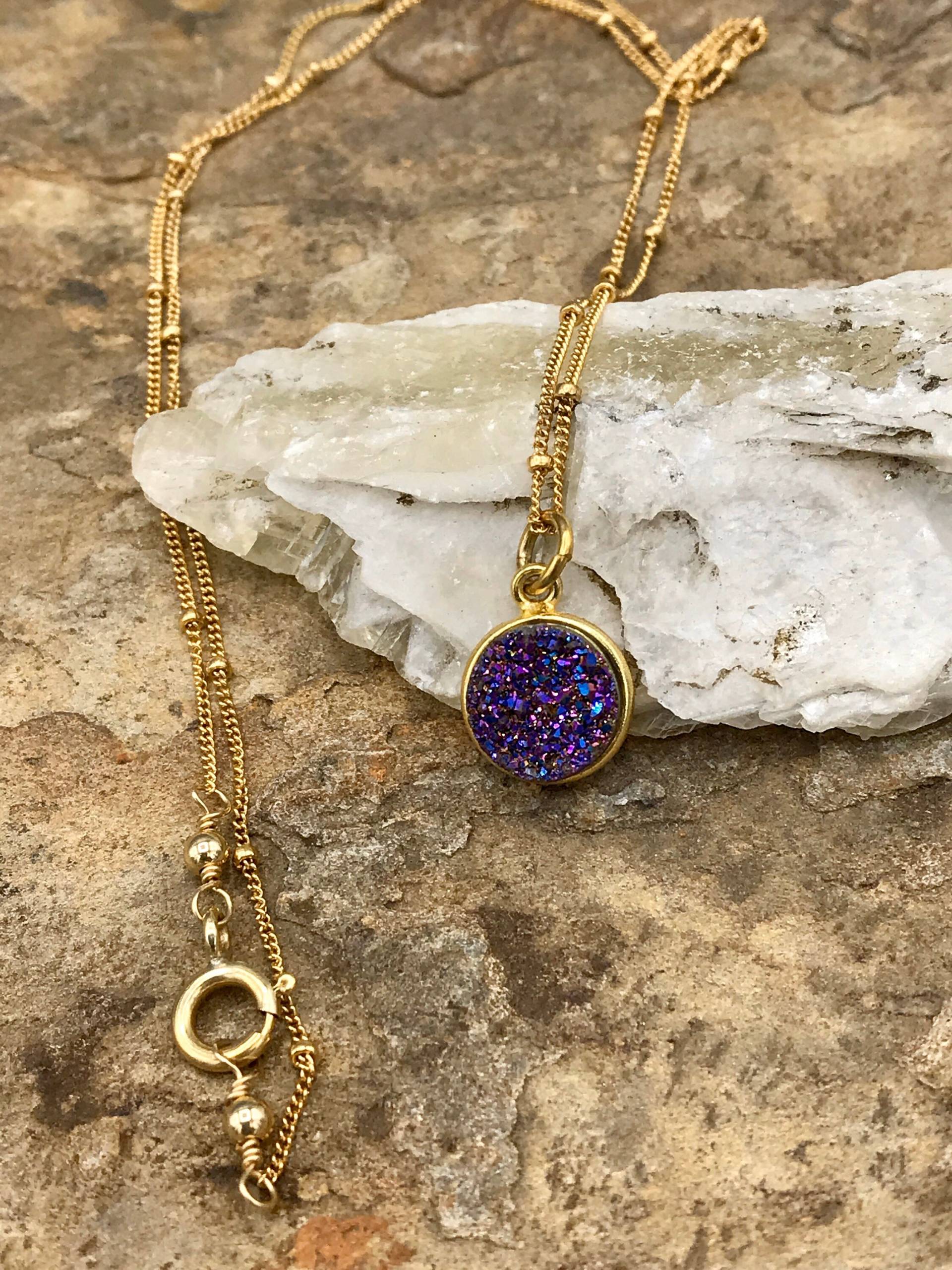 Lila Druzy Mit Gold Gefüllt Satellitenkette Lila Druzy Mit Gold Gefüllt Satellitenkette von kcladyfish
