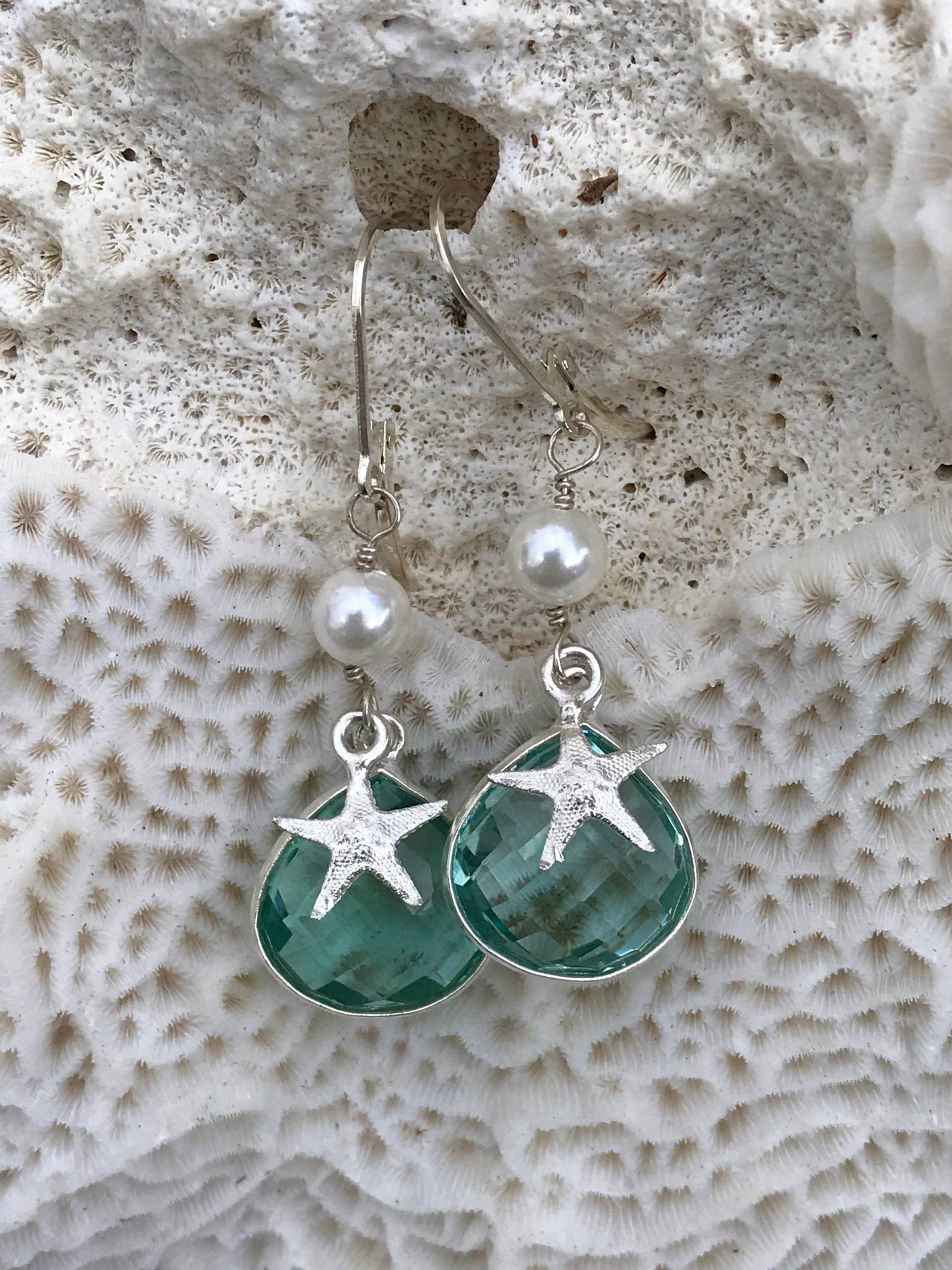 sterling Silber Ozean Ohrringe Mit Aqua Green Flourit Quarz, Süßwasserperlen Und Seestern Charm sterling Silber Ozean Ohrringe Mit Aqua Green Flourit Quarz, Süßwasserperlen Und Seestern Charm von kcladyfish