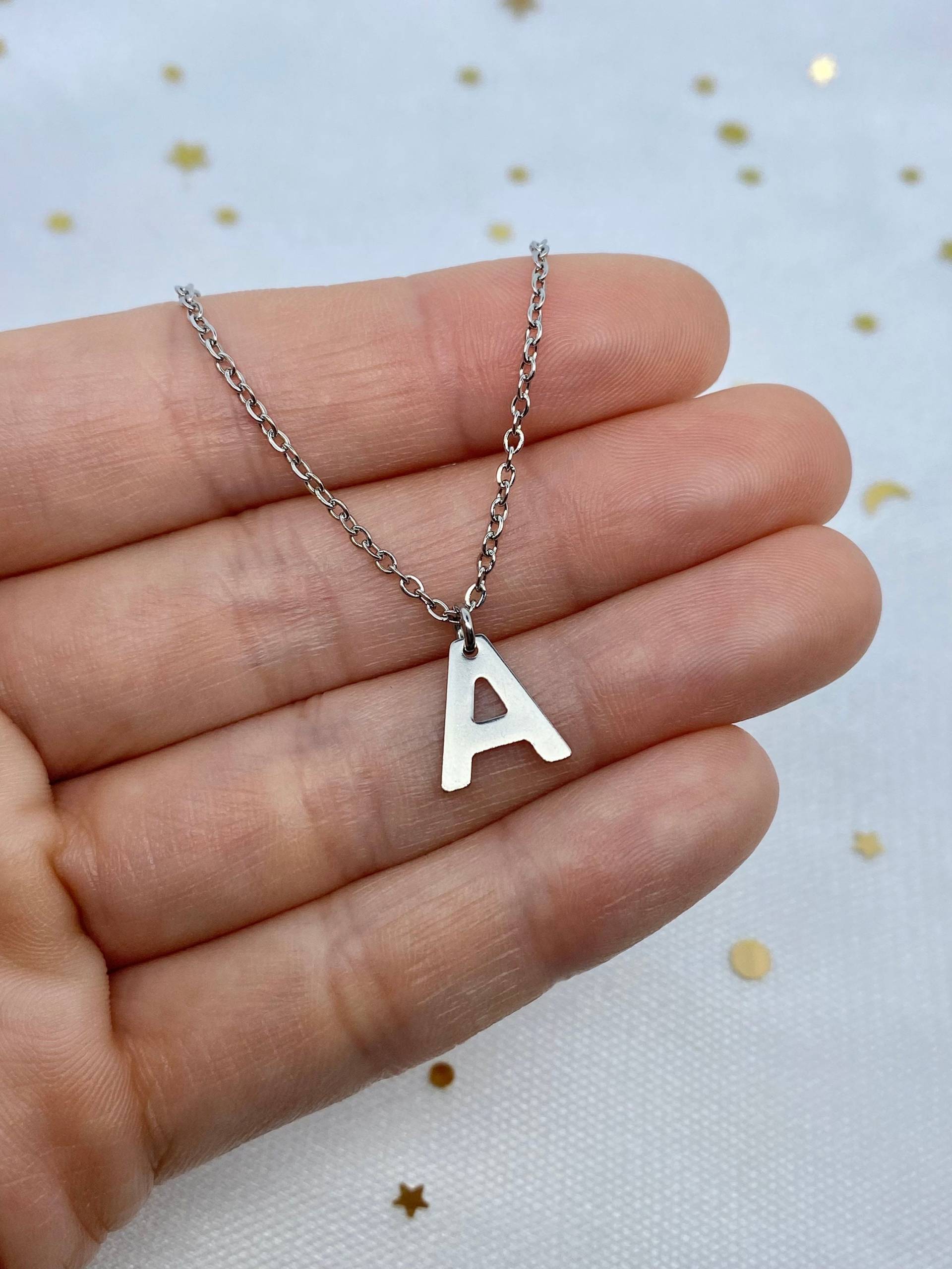 Initial Halskette, A-Z Edelstahl Buchstaben Anhänger, Zierliche Minimalist Schmuck, Passende Bff Paare Geschenk, Geschenke Für Sie Und Ihn Initial Halskette, A-Z Edelstahl Buchstaben Anhänger, Zierliche Minimalist Schmuck, Passende Bff Paare Geschenk, Geschenke Für Sie Und Ihn von kcscreationz
