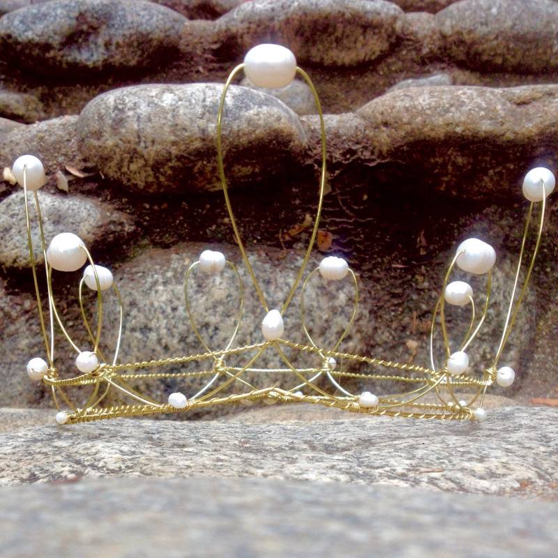 Kristall Krone - Süßwasserperle Und Gold Wirewrap - Braut Meerjungfrau Tiara - Merjungfrauen Königin von kdenee