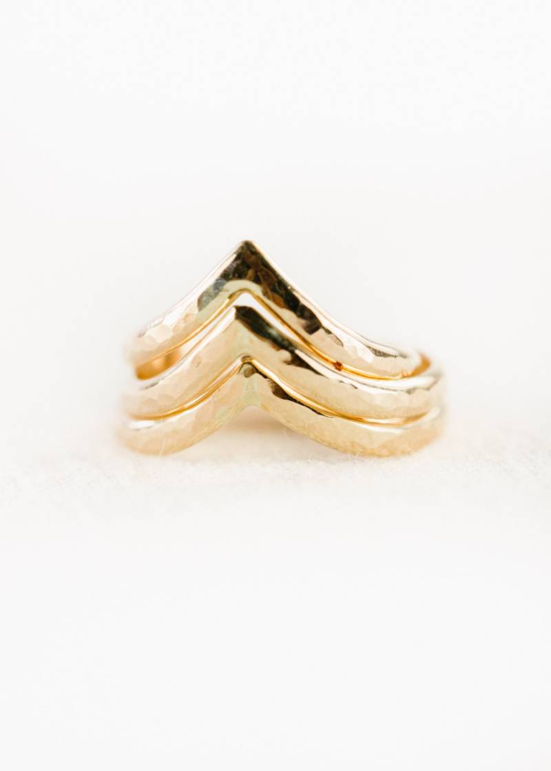 Verkauf - Gold Chevron Stapelring Ano'i von kealohajewelry