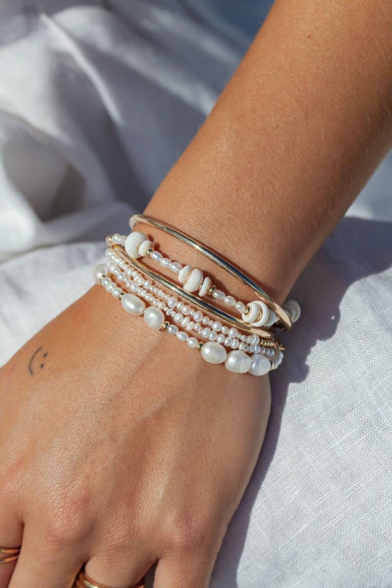 Gold Und Weiße Perle Perlenarmband - Hiwahiwa von kealohajewelry