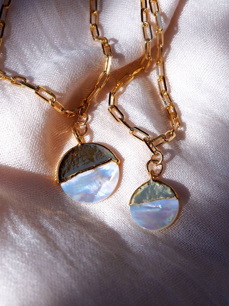Perlmutt Gold Filled Münze Anhänger Halskette - Leimomi von kealohajewelry