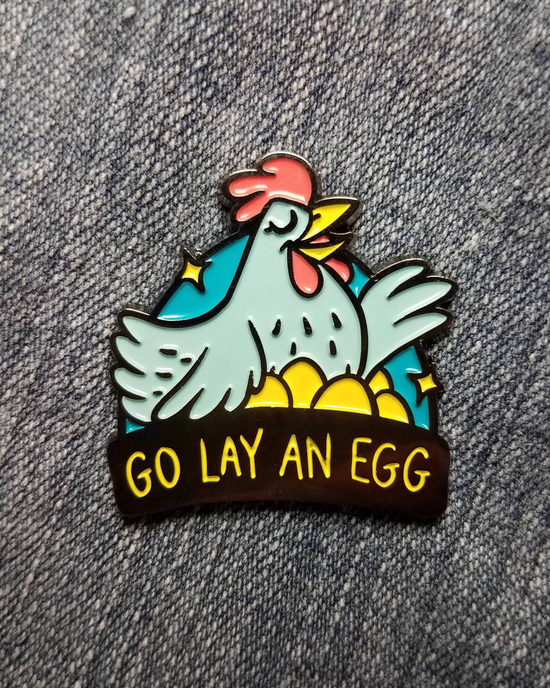 Gehen Sie Ein Ei - Guter Vogel Liebe Pin Zu Legen Gehen Sie Ein Ei - Guter Vogel Liebe Pin Zu Legen von keefry