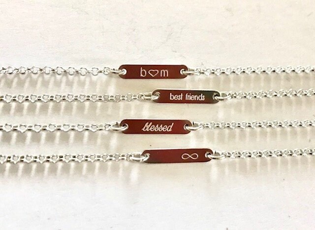 Armband Mit Länglichem Gravurplättchen - Namensarmband Symbol Datum Initiale Gliederarmband von keepmeinmindshop