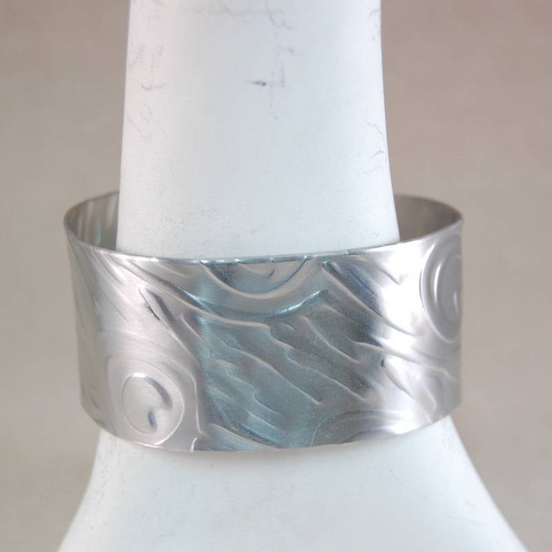 Aluminium Manschettenarmband - Breites Armband Metall Armspange Animal Print Muster Strukturiertes Aluminium Manschettenarmband - Breites Armband Metall Armspange Animal Print Muster Strukturiertes von kellymaekreations