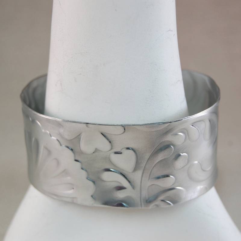 Breites Manschettenarmband Aluminium Breit Metall - Skurriles Muster Strukturiertes Breites Manschettenarmband Aluminium Breit Metall - Skurriles Muster Strukturiertes von kellymaekreations