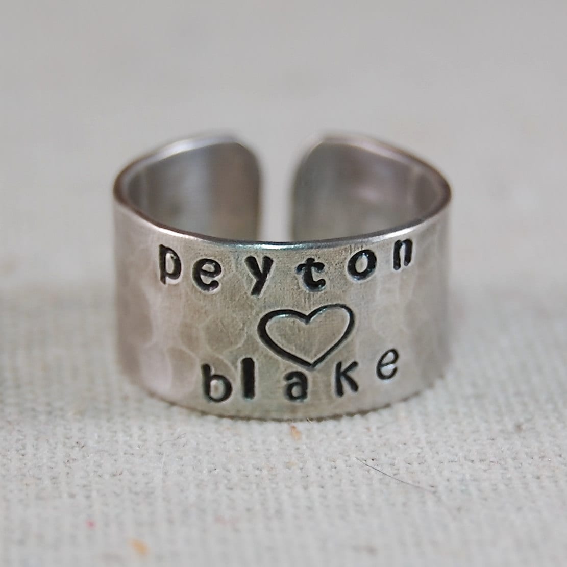 Namensring Mutterring Geschenkideen Für Freundin Sie Handgestempelter Ring Personalisierter Namensring Mutterring Geschenkideen Für Freundin Sie Handgestempelter Ring Personalisierter von kellymaekreations